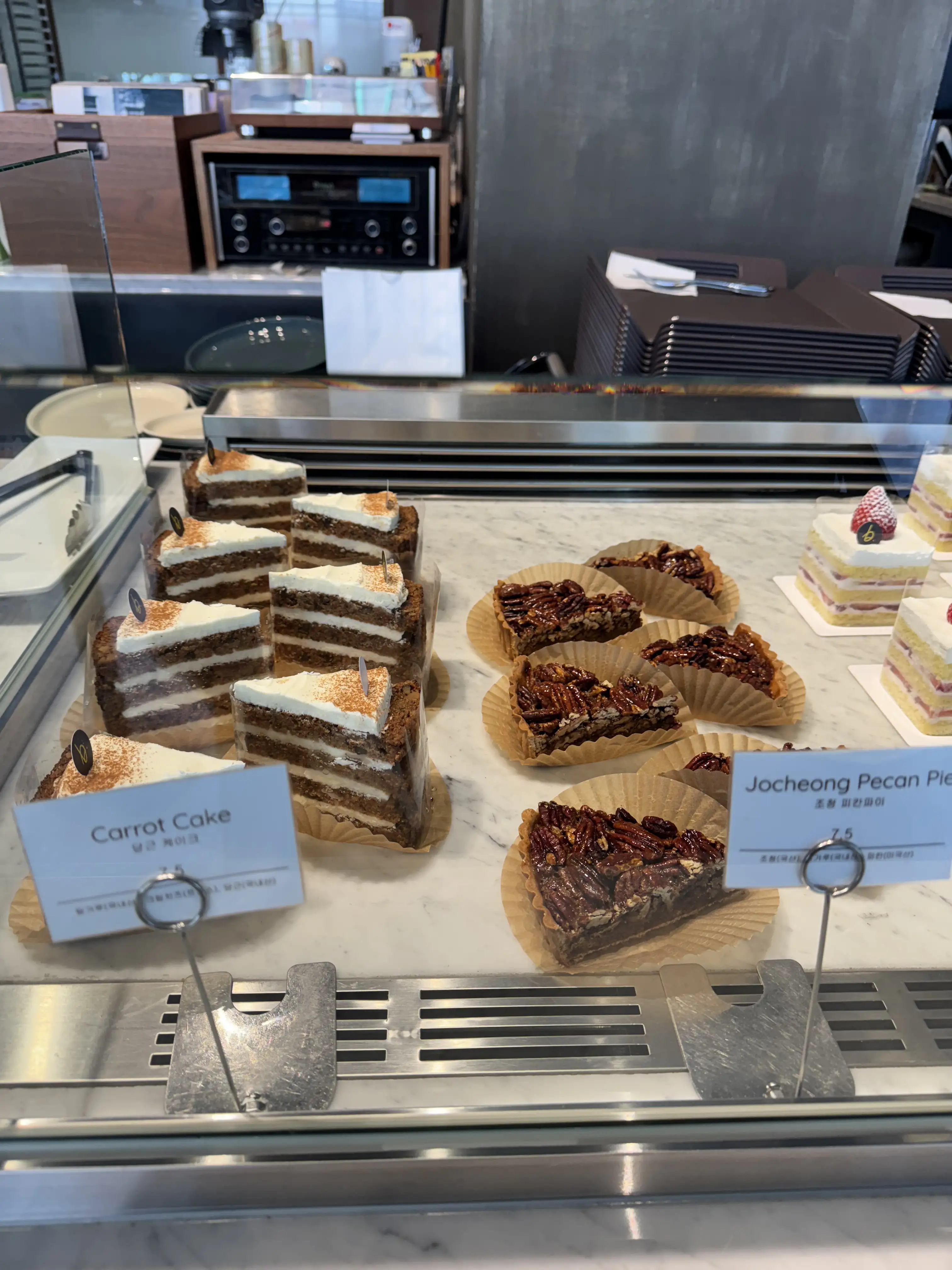 당근 케이크와 조청 피칸 파이