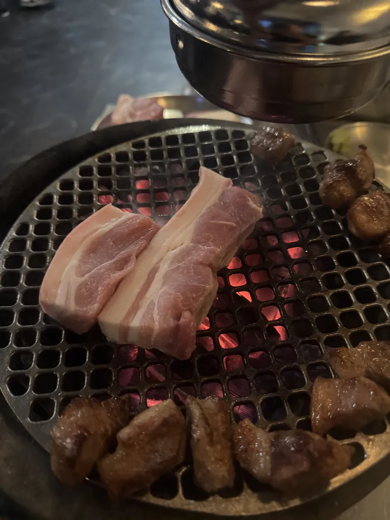 신선하고 영롱한 빛깔의 신촌 창돈 대표 메뉴 창돈살 (굽기 전)