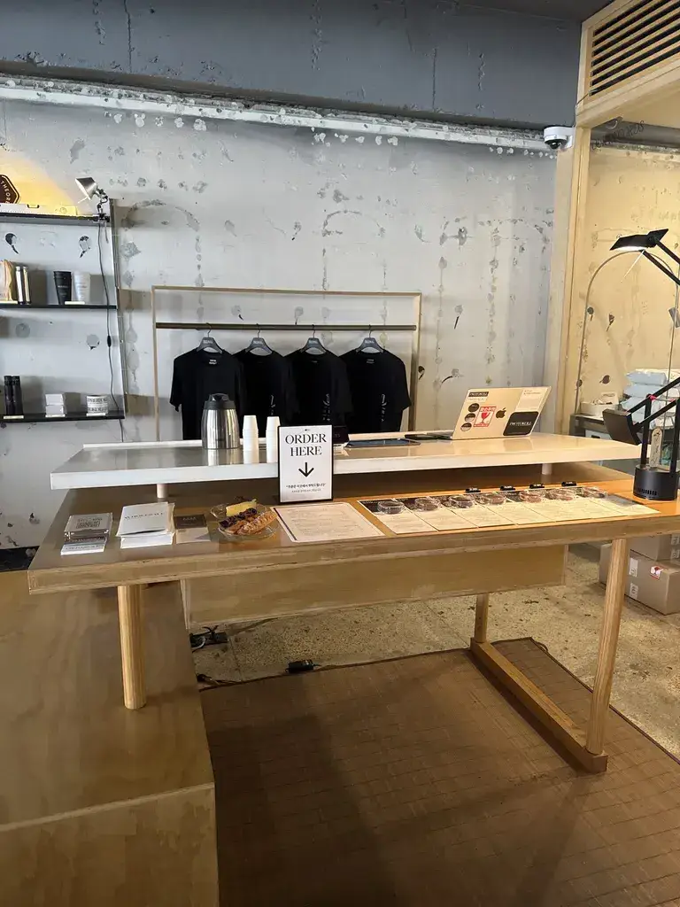 프로토콜 카페 주문 카운터 모습