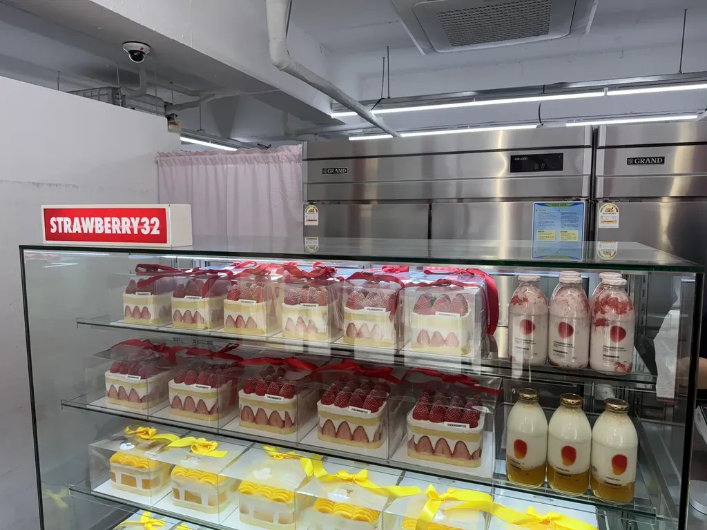 쇼케이스와 냉장고 내부 모습